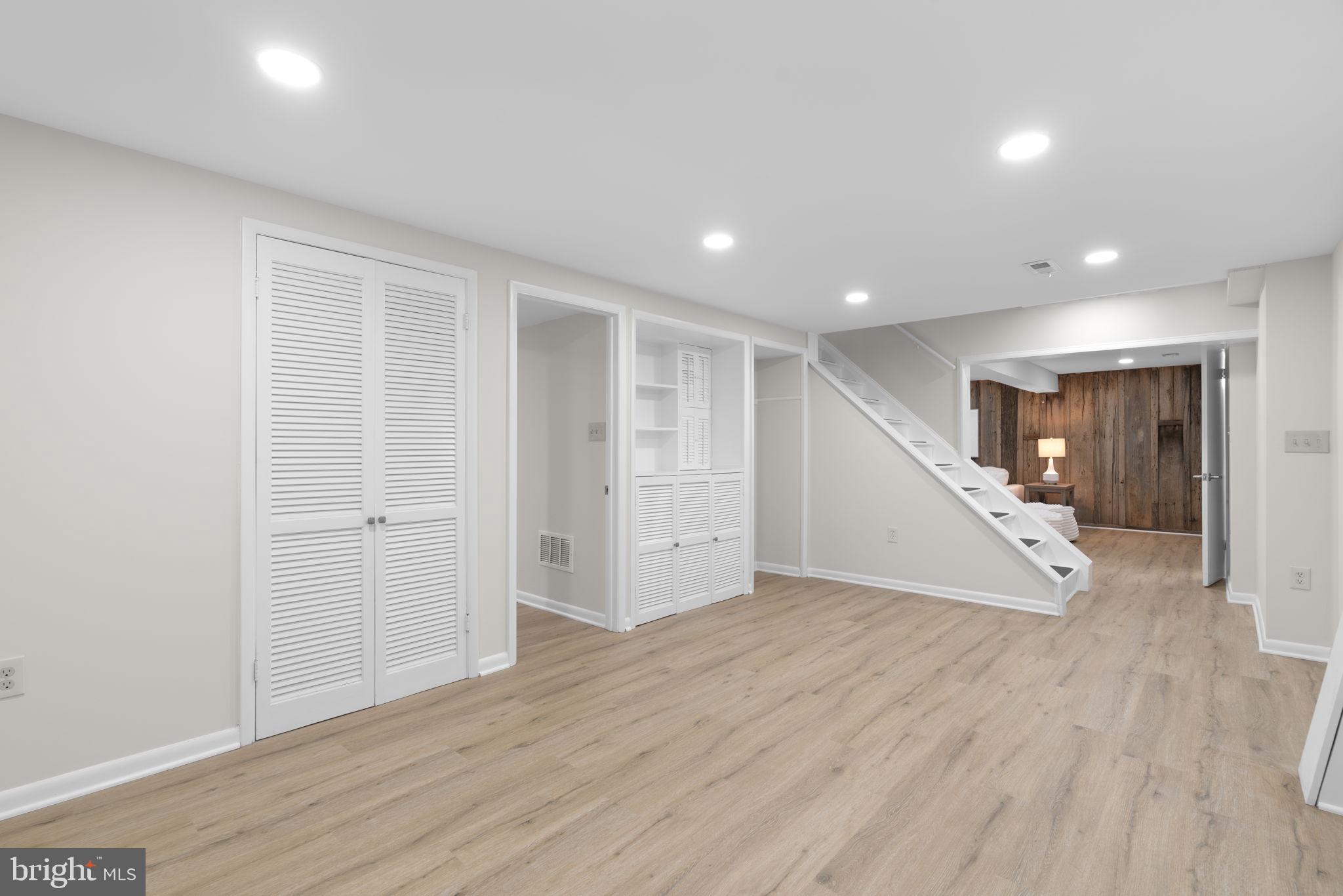 VILLAGE OF OAKLAND MILLS - Residential