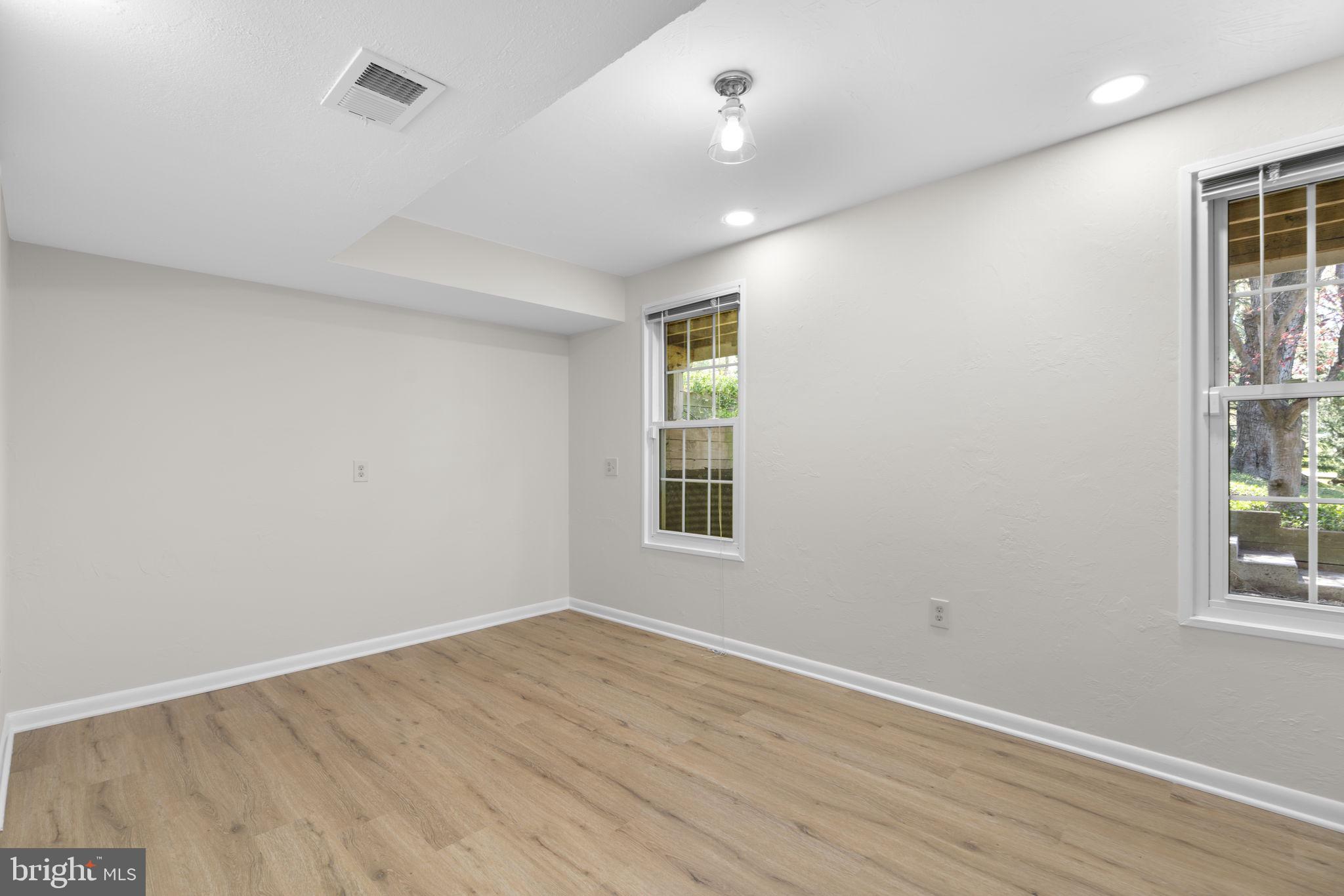 VILLAGE OF OAKLAND MILLS - Residential