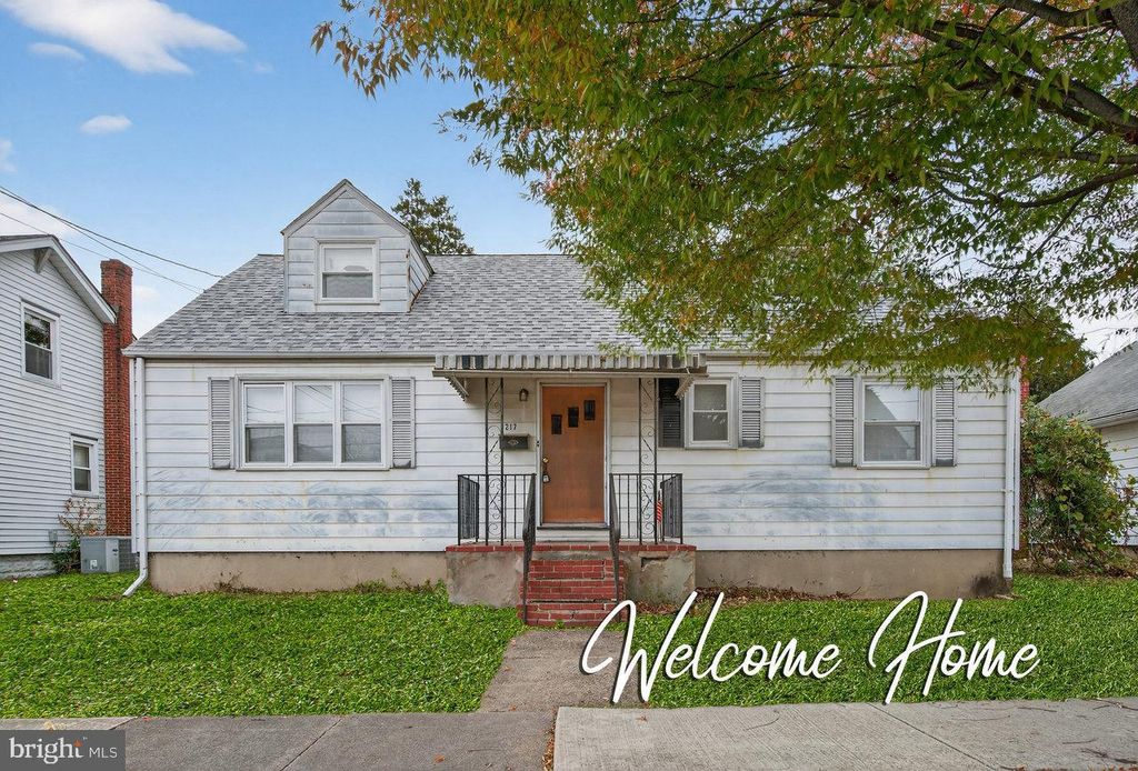 Photo of 217 E 4th Street E, FLORENCE, NJ 08518 (MLS # NJBL2098786)