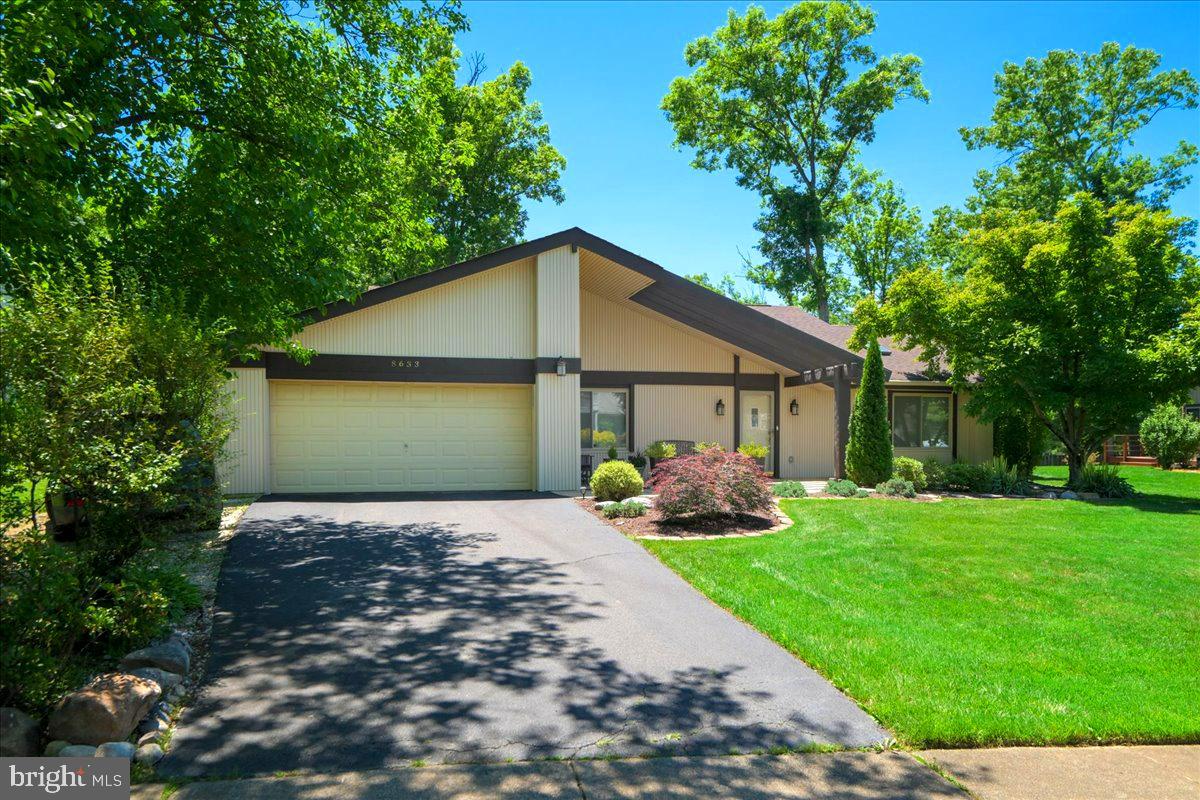 8633 RESECA LANE