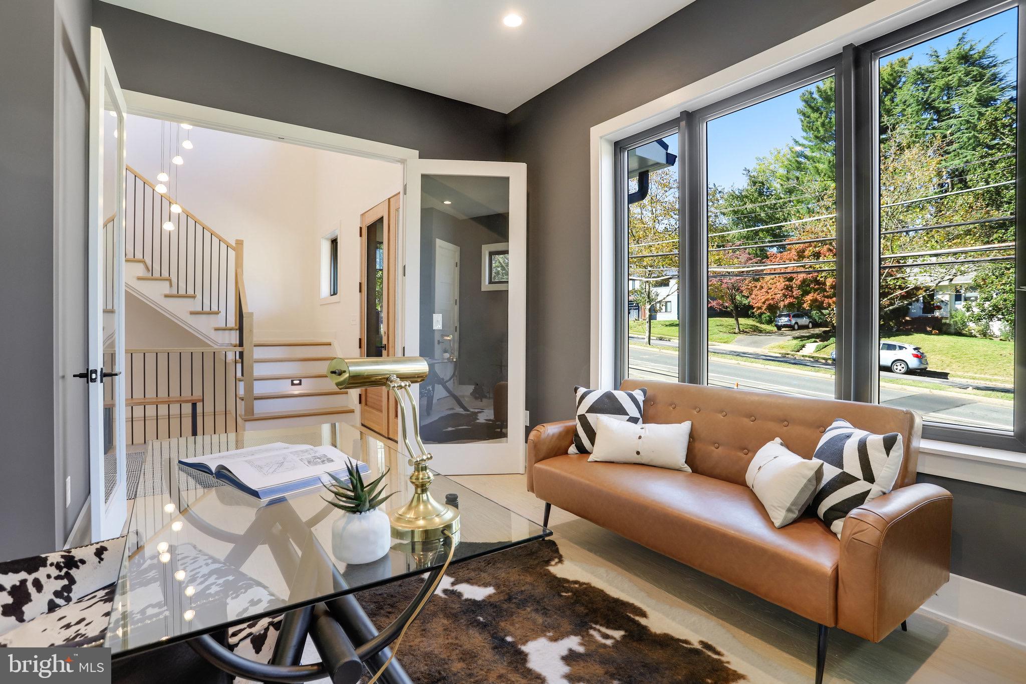 CRESCENT HILLS - Residential