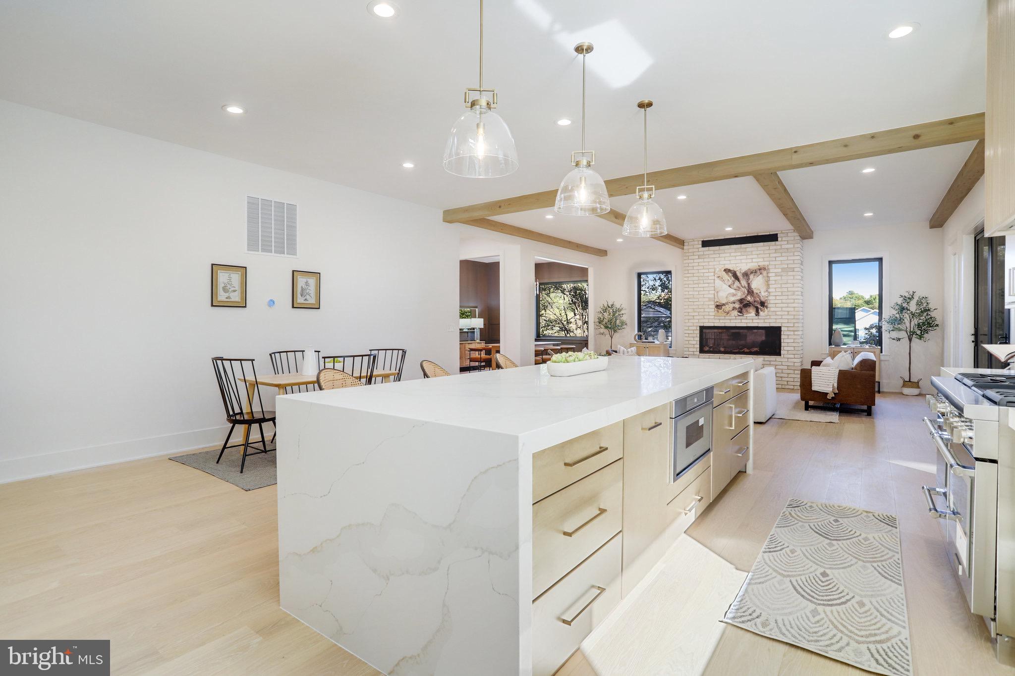 CRESCENT HILLS - Residential