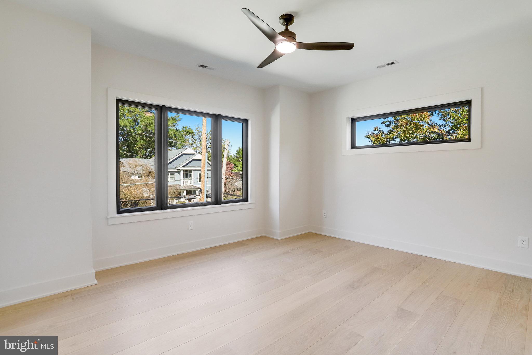 CRESCENT HILLS - Residential