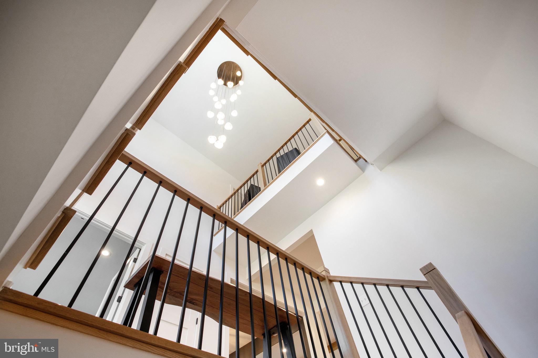 CRESCENT HILLS - Residential