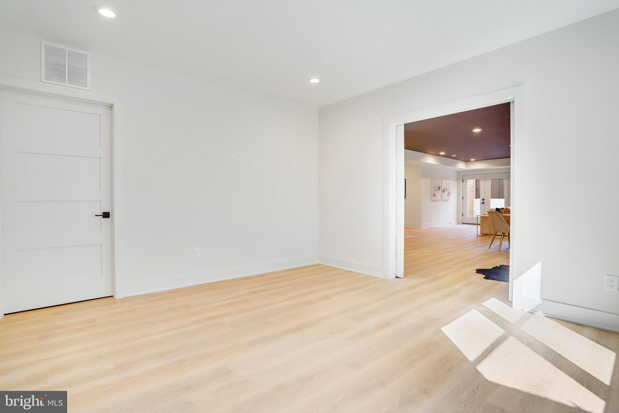 CRESCENT HILLS - Residential