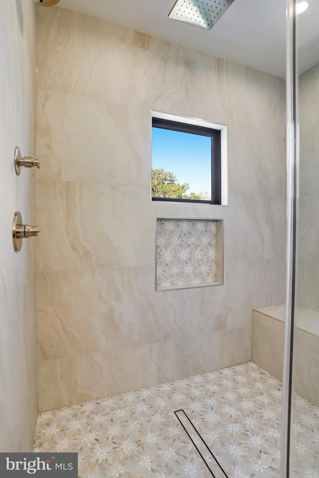 CRESCENT HILLS - Residential