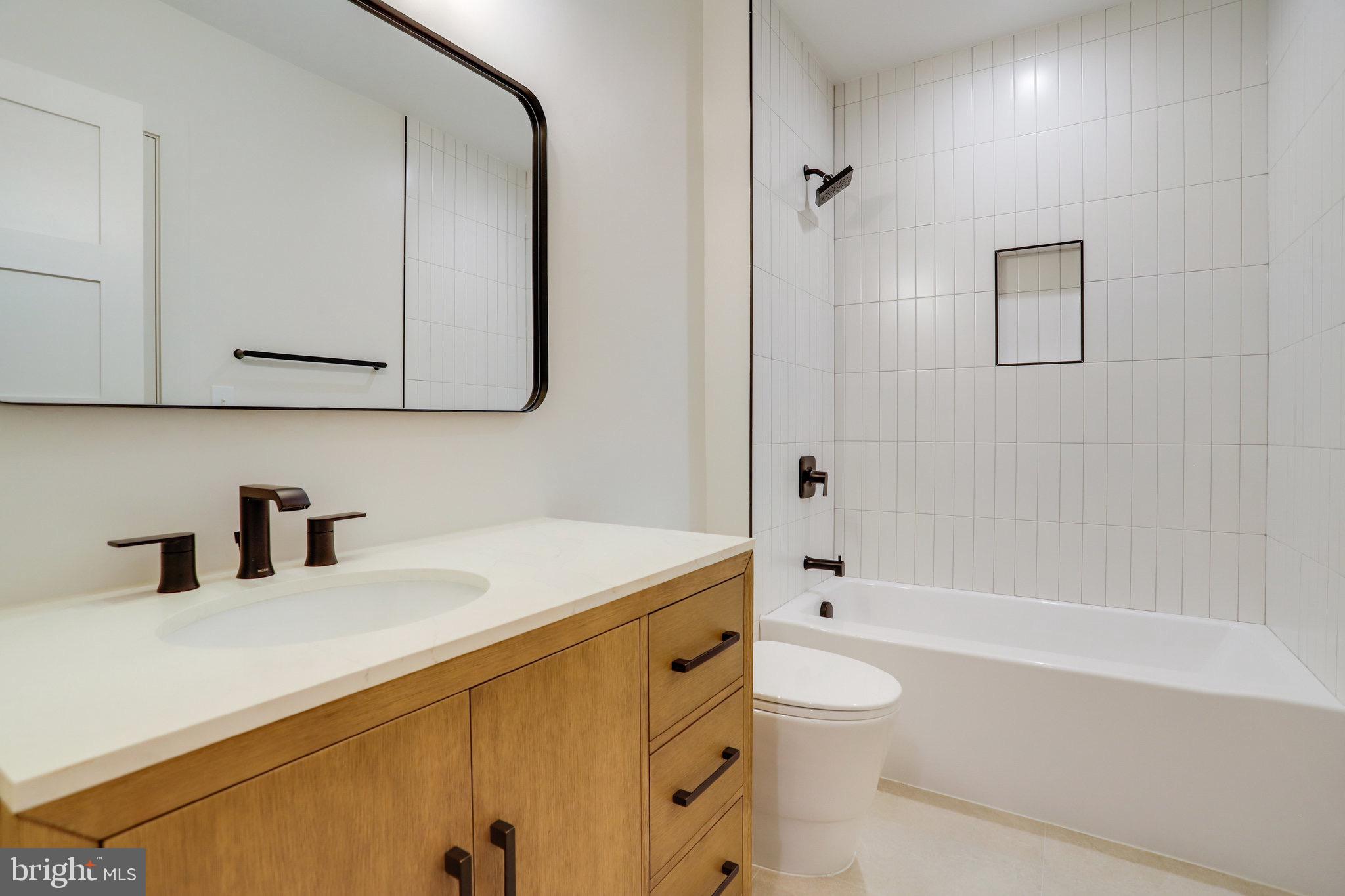 CRESCENT HILLS - Residential