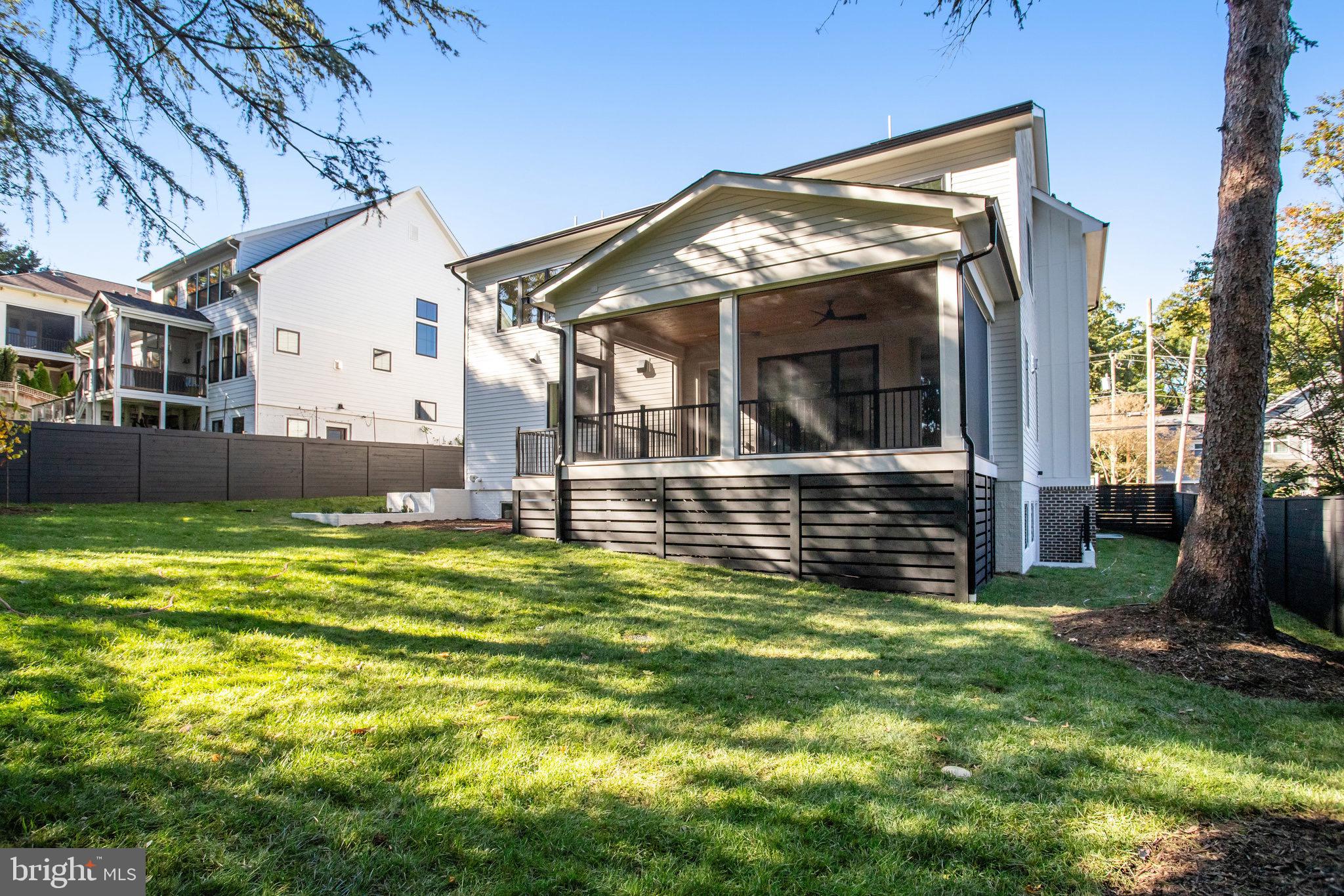 CRESCENT HILLS - Residential