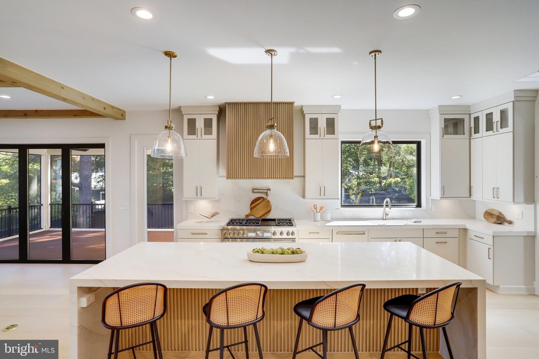 CRESCENT HILLS - Residential