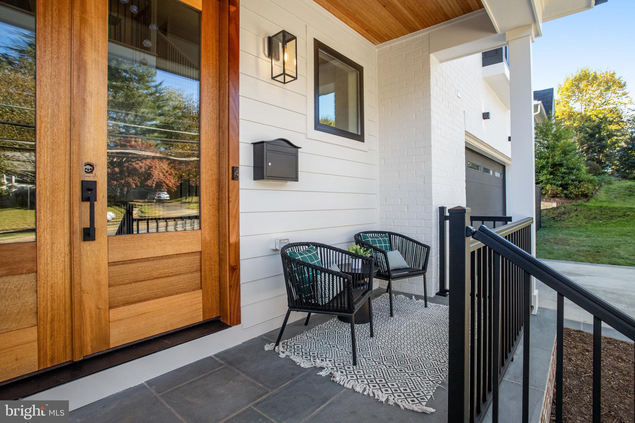 CRESCENT HILLS - Residential