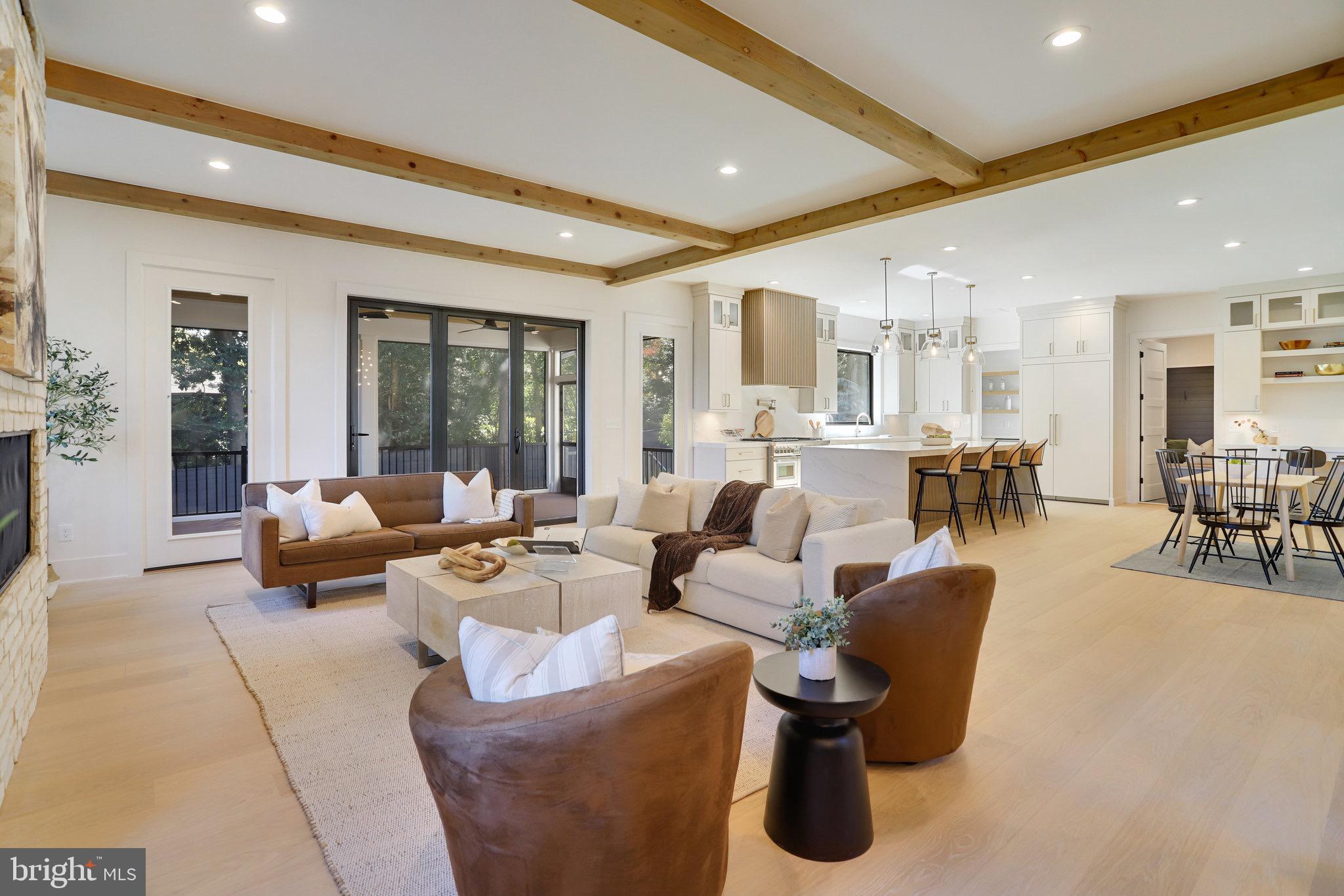 CRESCENT HILLS - Residential