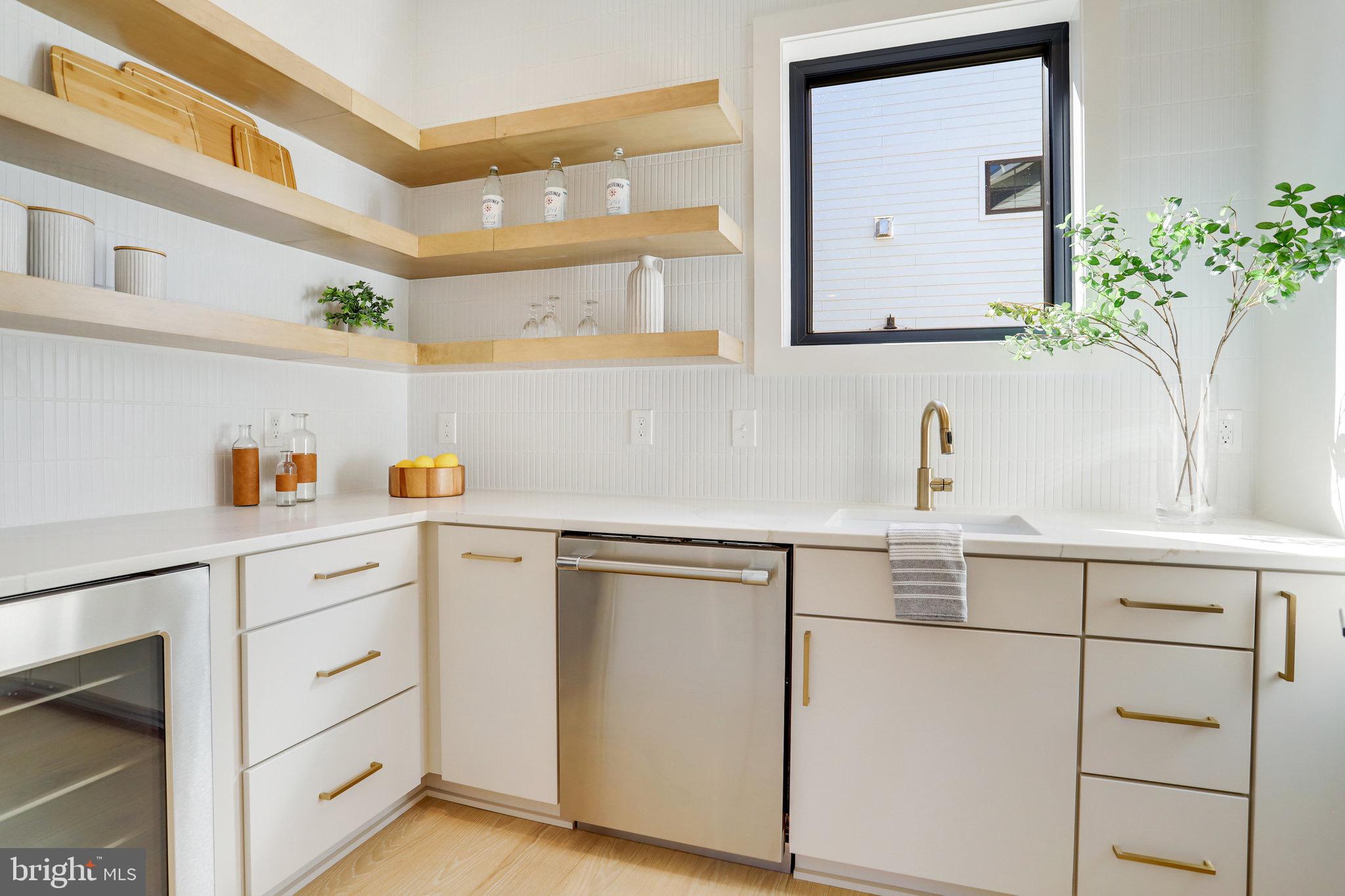 CRESCENT HILLS - Residential