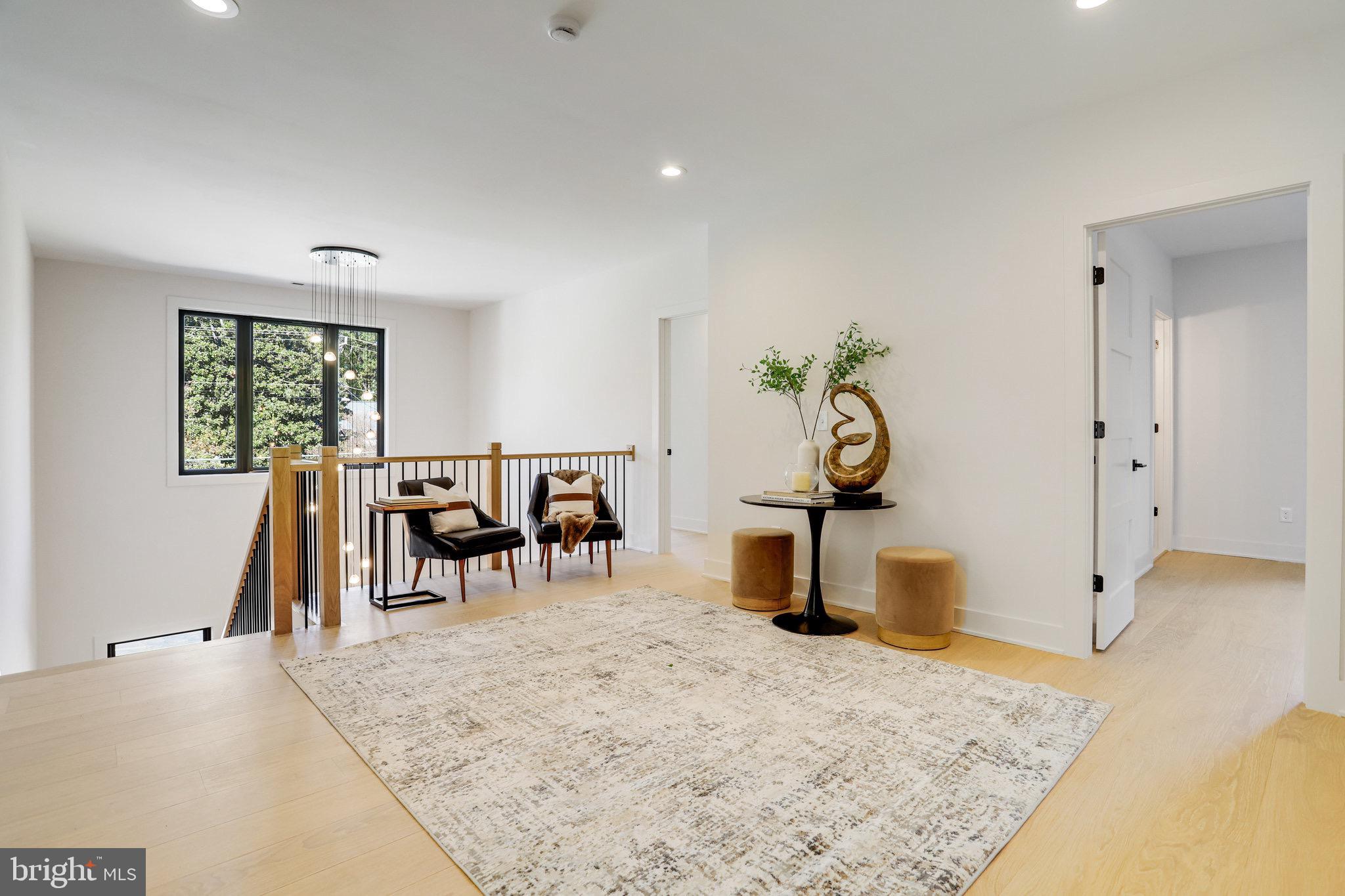 CRESCENT HILLS - Residential