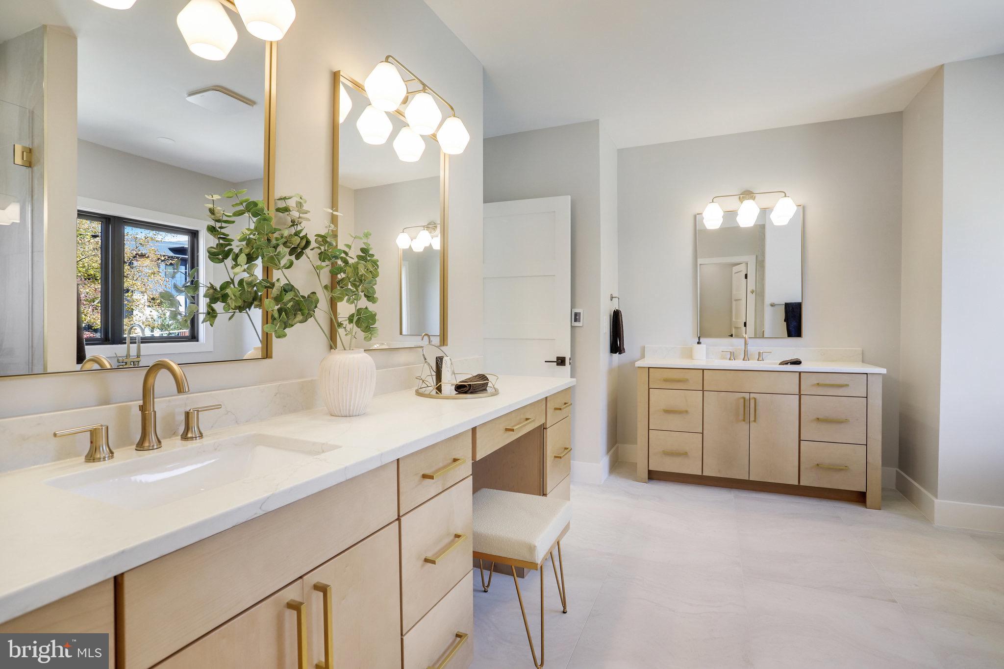 CRESCENT HILLS - Residential