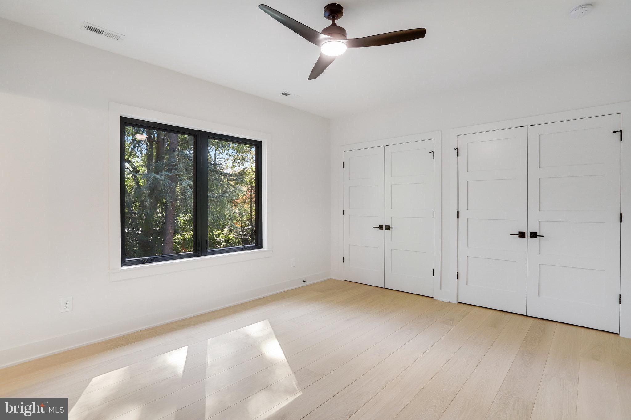 CRESCENT HILLS - Residential