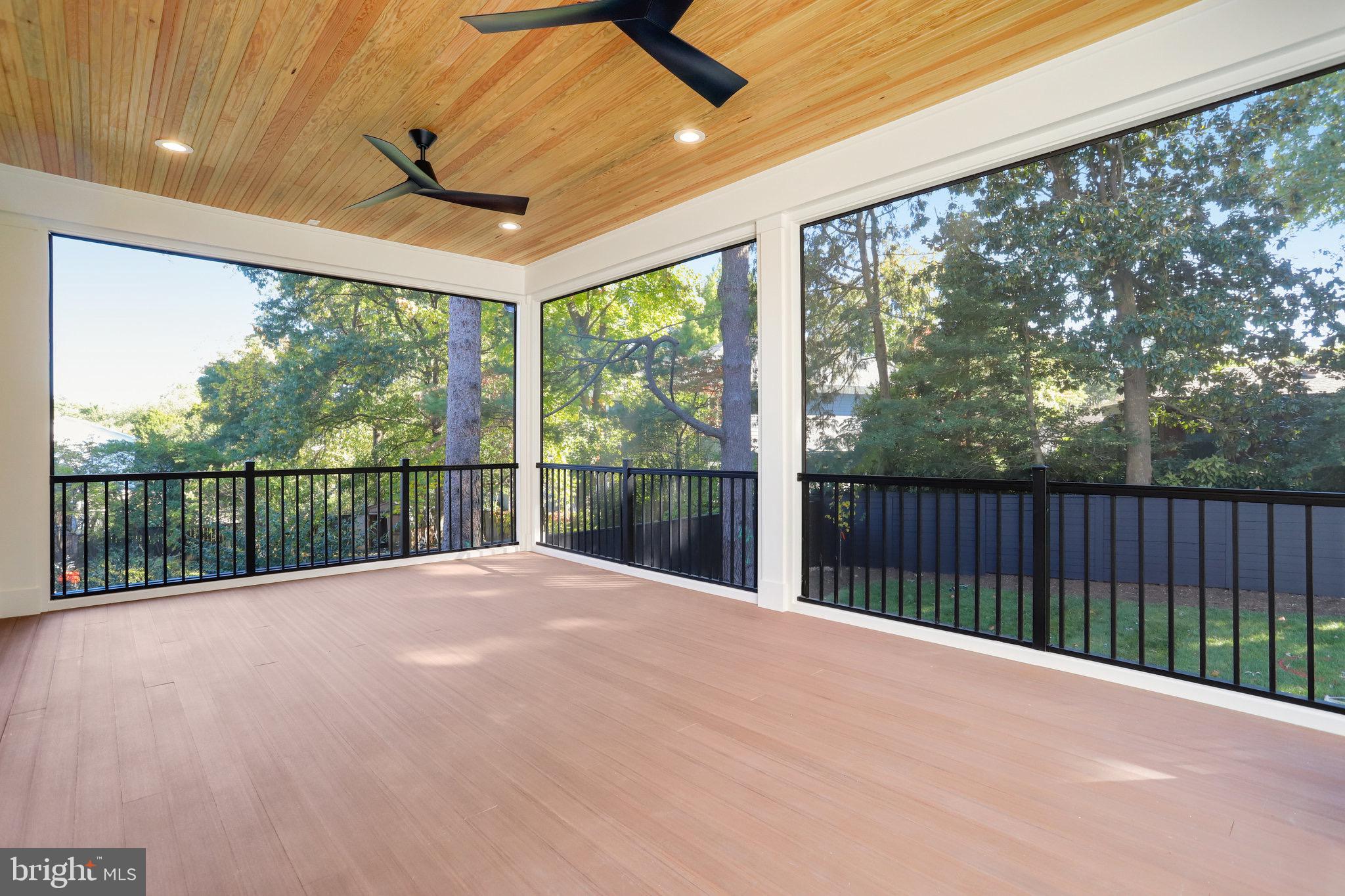 CRESCENT HILLS - Residential