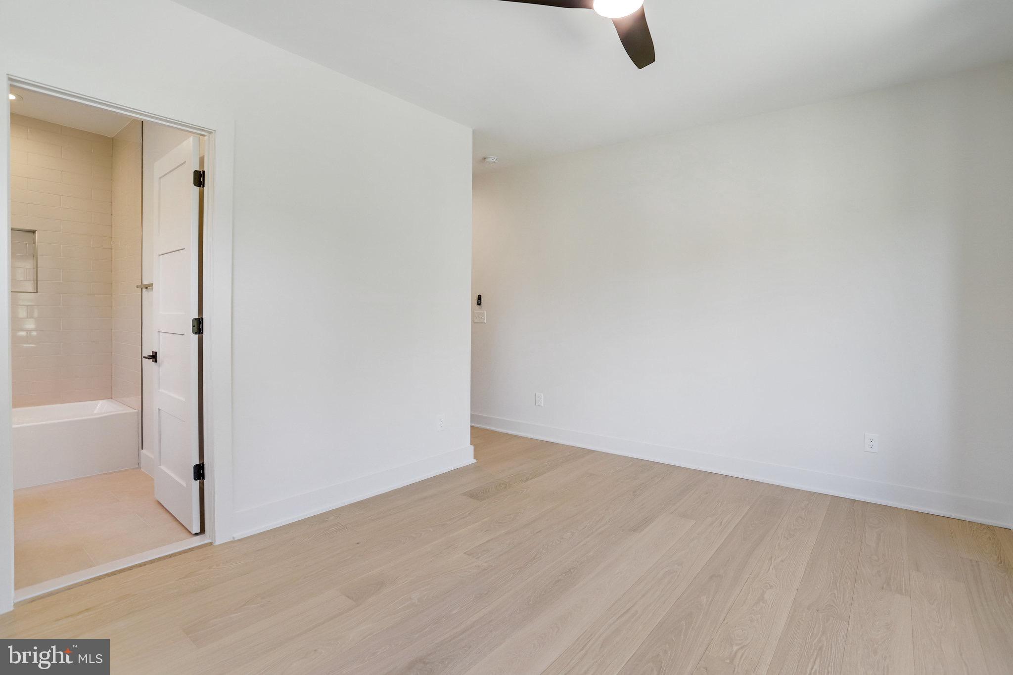 CRESCENT HILLS - Residential