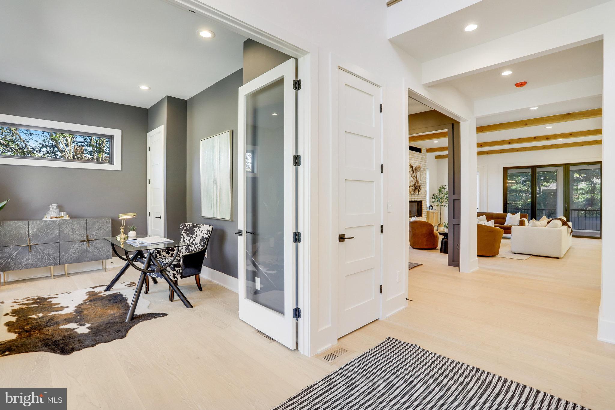 CRESCENT HILLS - Residential