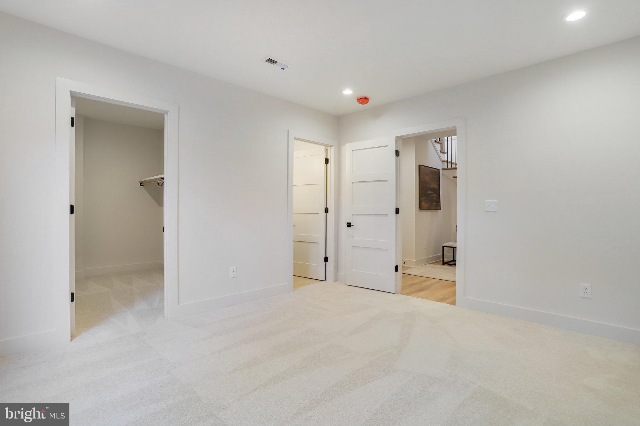 CRESCENT HILLS - Residential