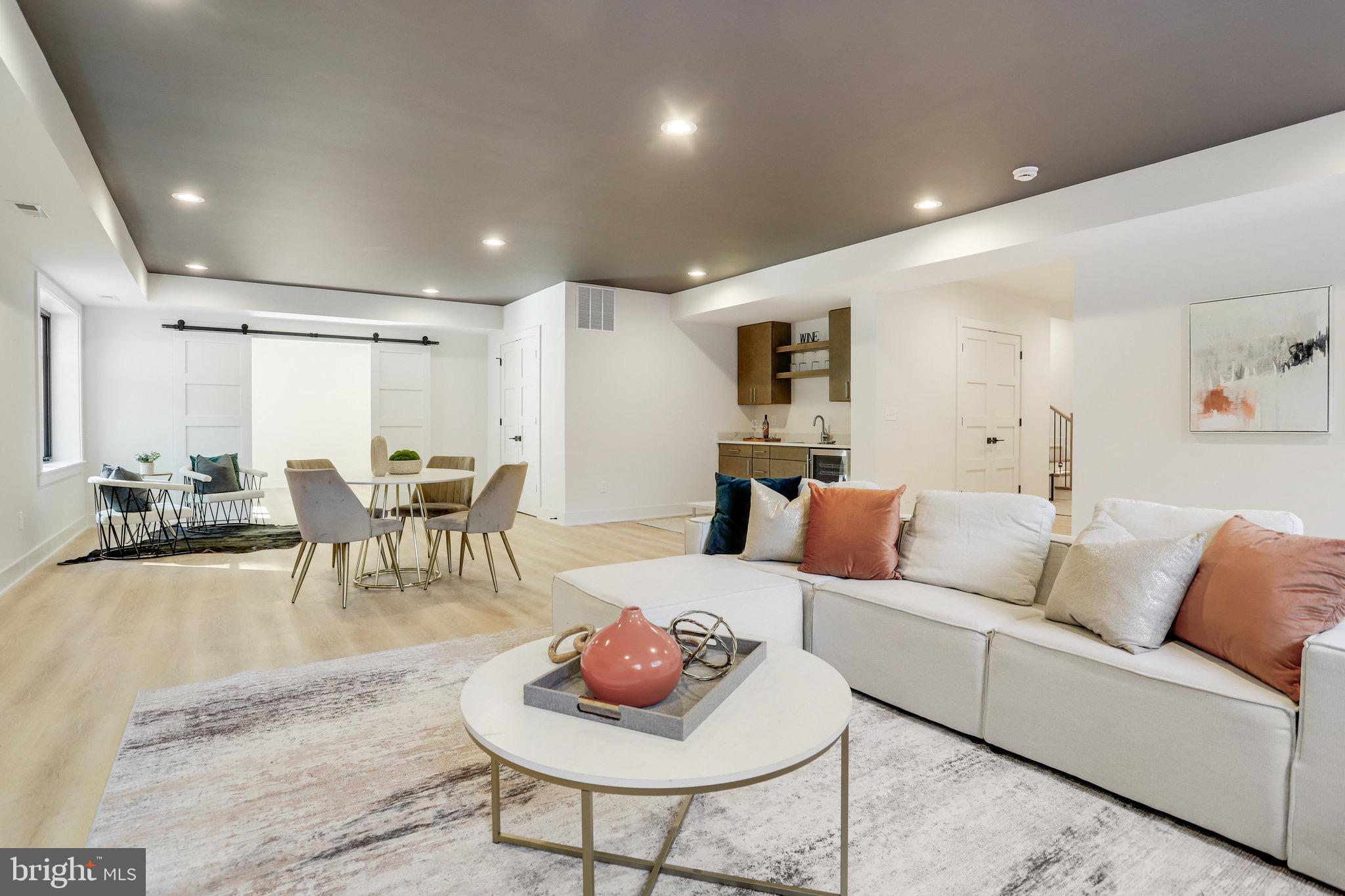 CRESCENT HILLS - Residential