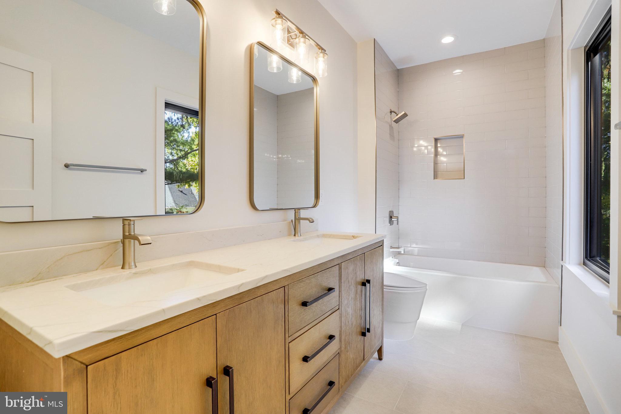 CRESCENT HILLS - Residential