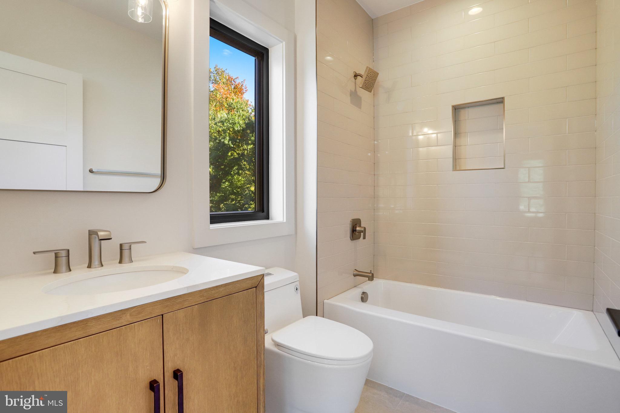 CRESCENT HILLS - Residential