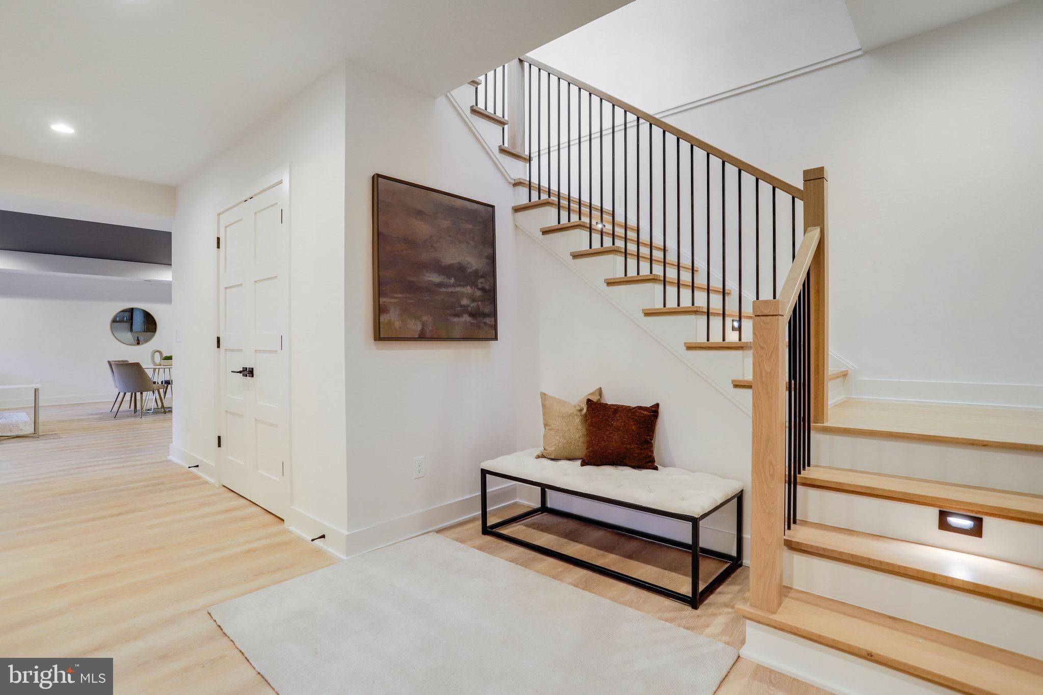 CRESCENT HILLS - Residential