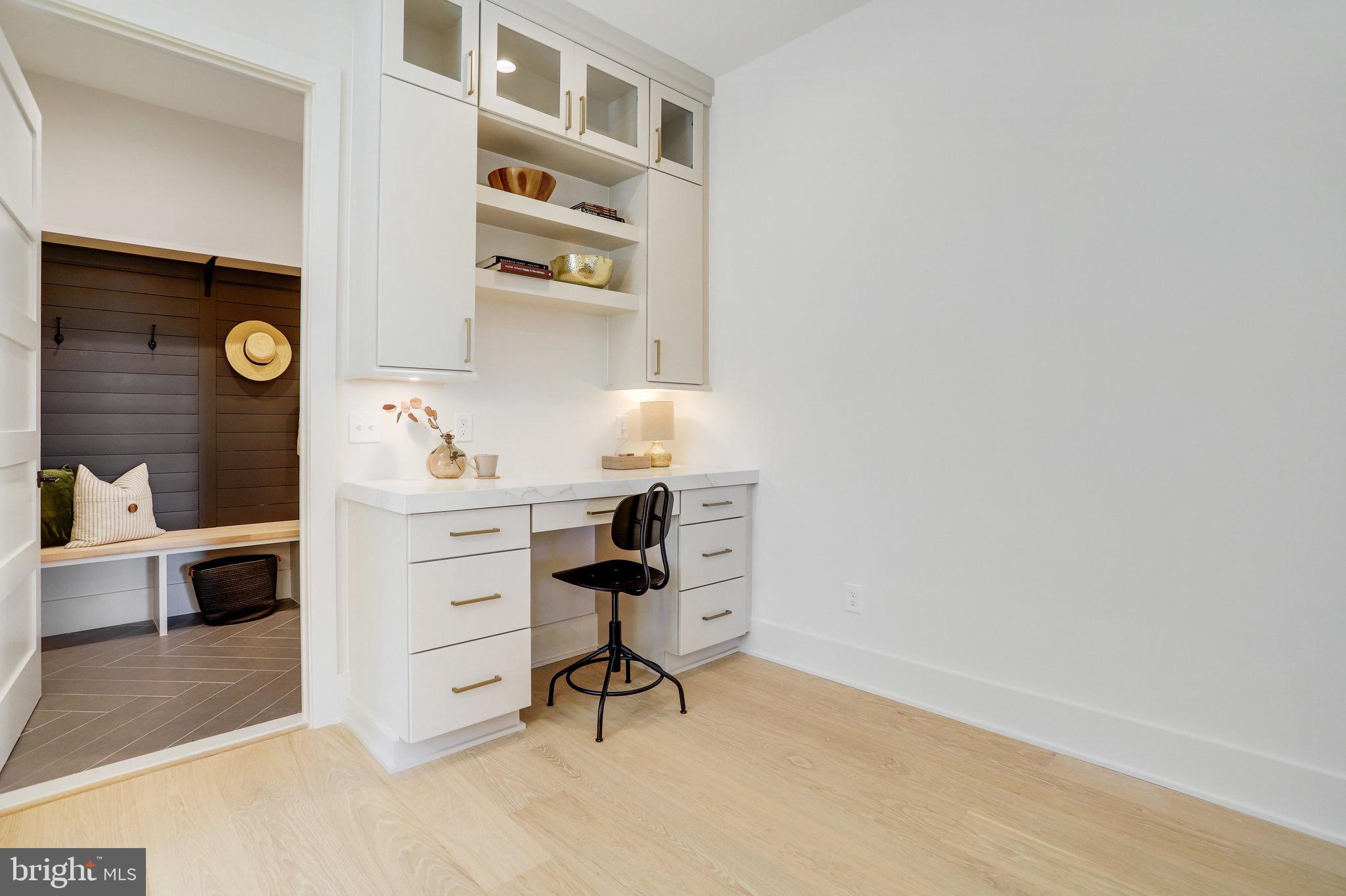 CRESCENT HILLS - Residential