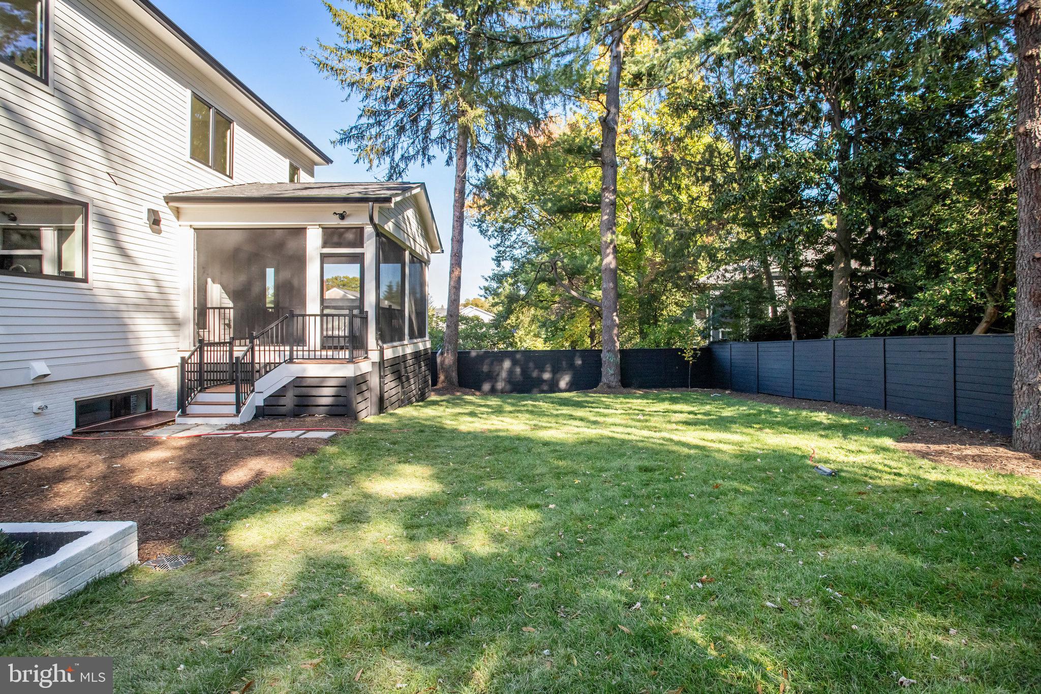 CRESCENT HILLS - Residential