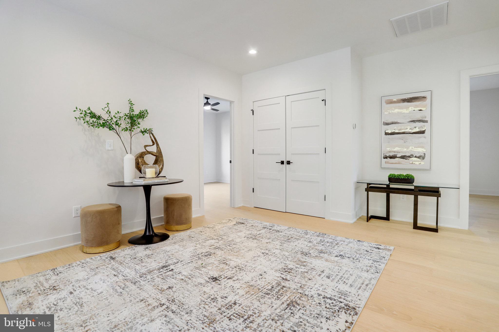 CRESCENT HILLS - Residential