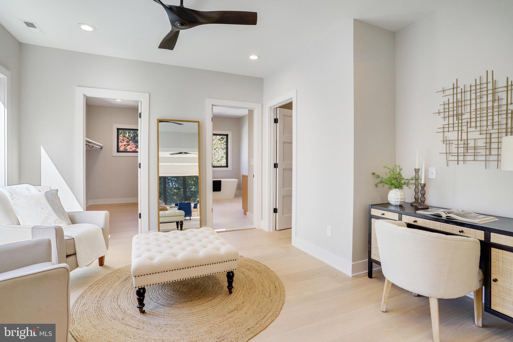 CRESCENT HILLS - Residential