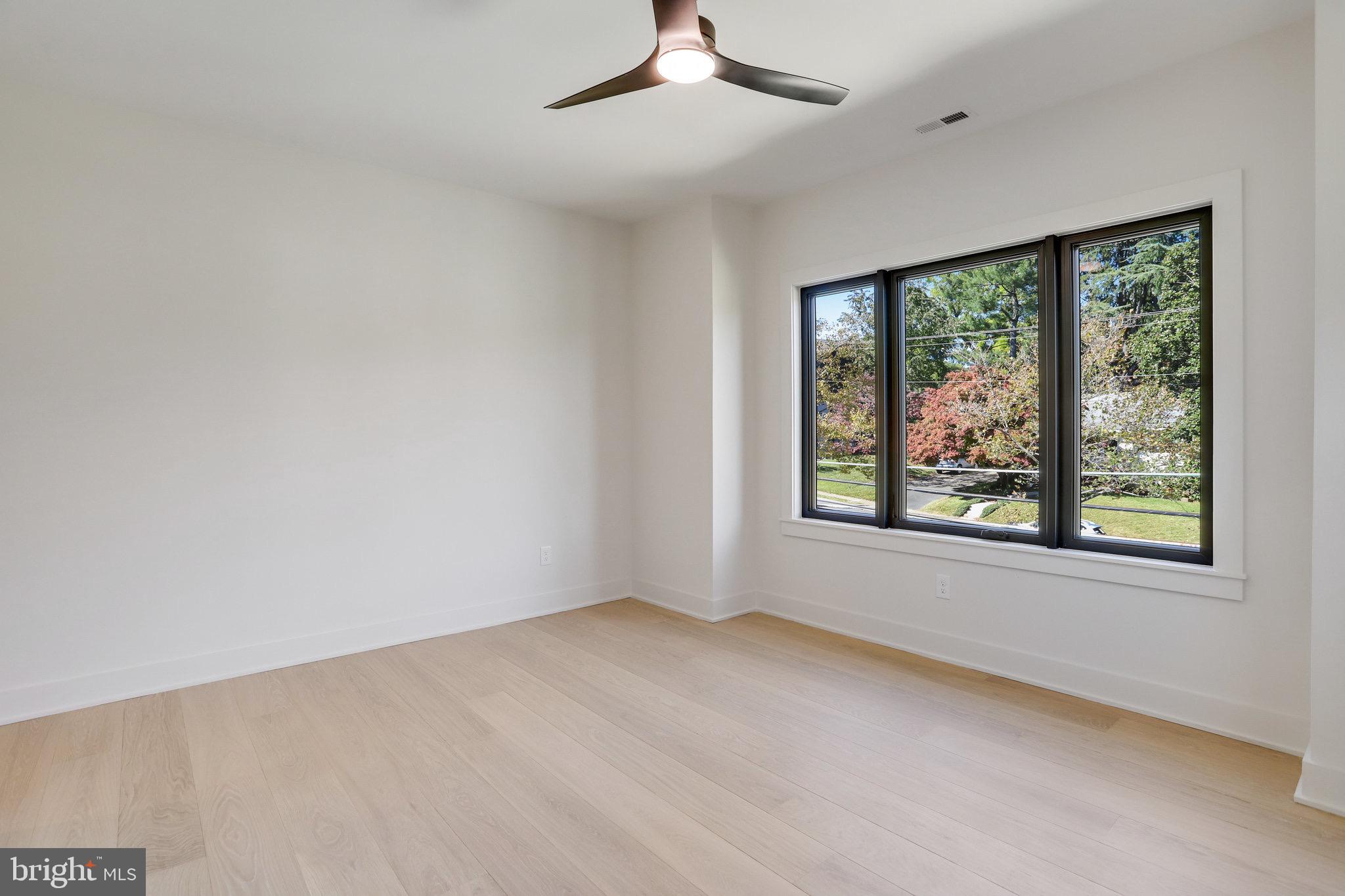 CRESCENT HILLS - Residential