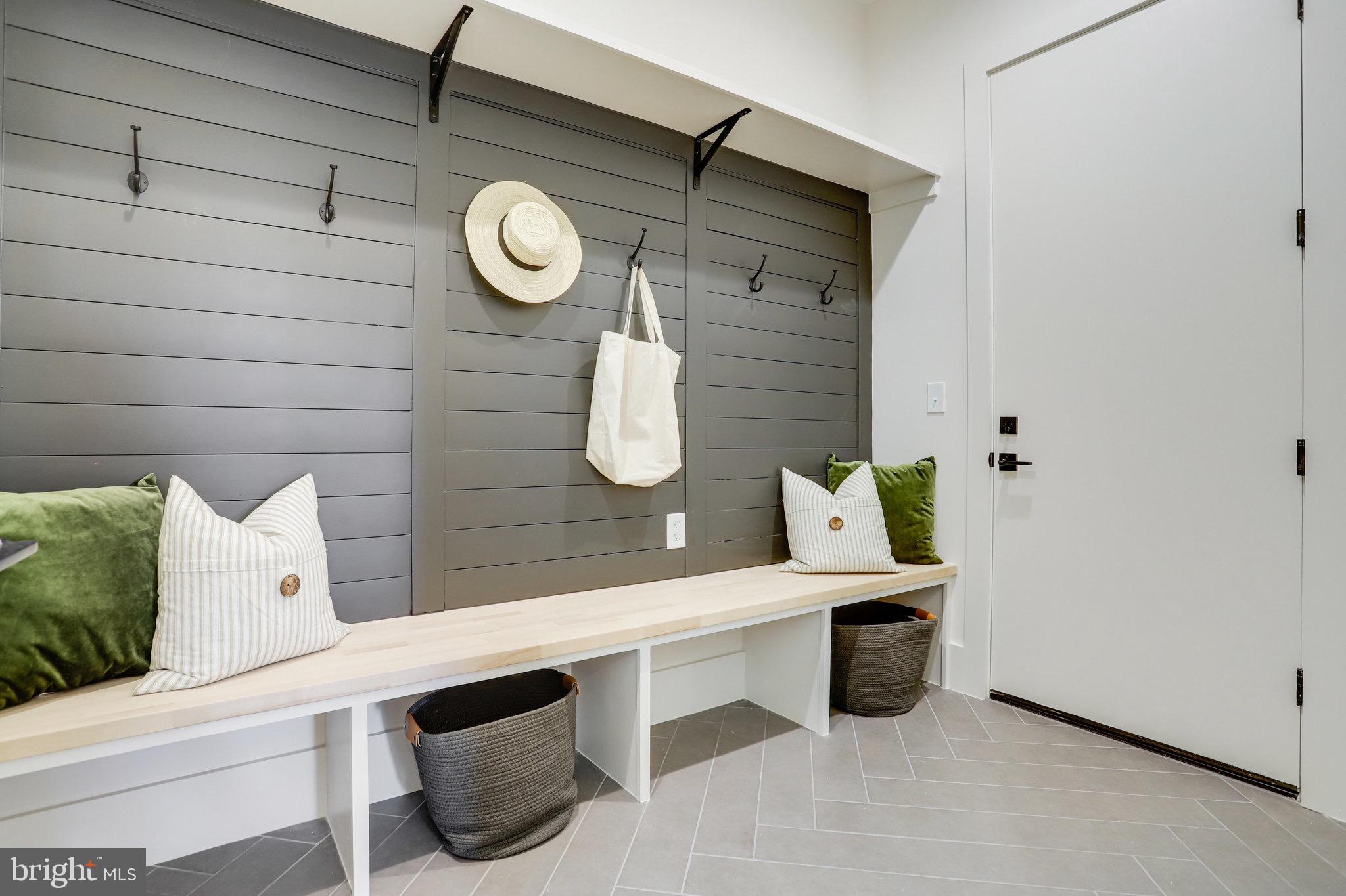 CRESCENT HILLS - Residential