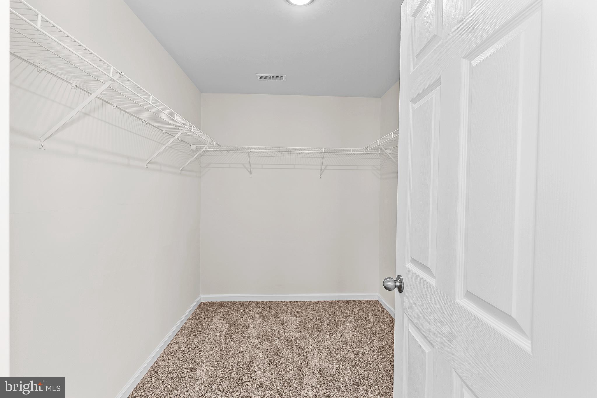 HOLIDAY PLANTATION - Residential Lease