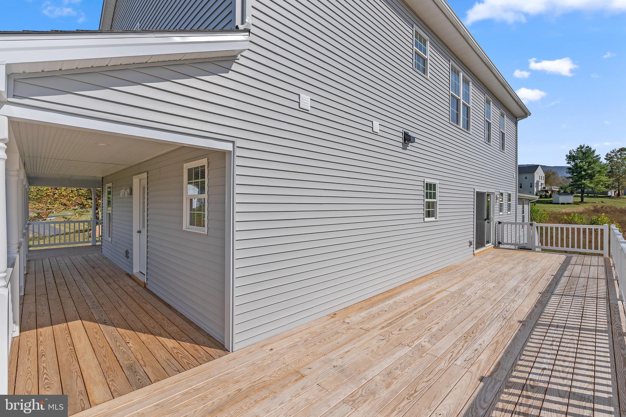 HOLIDAY PLANTATION - Residential Lease