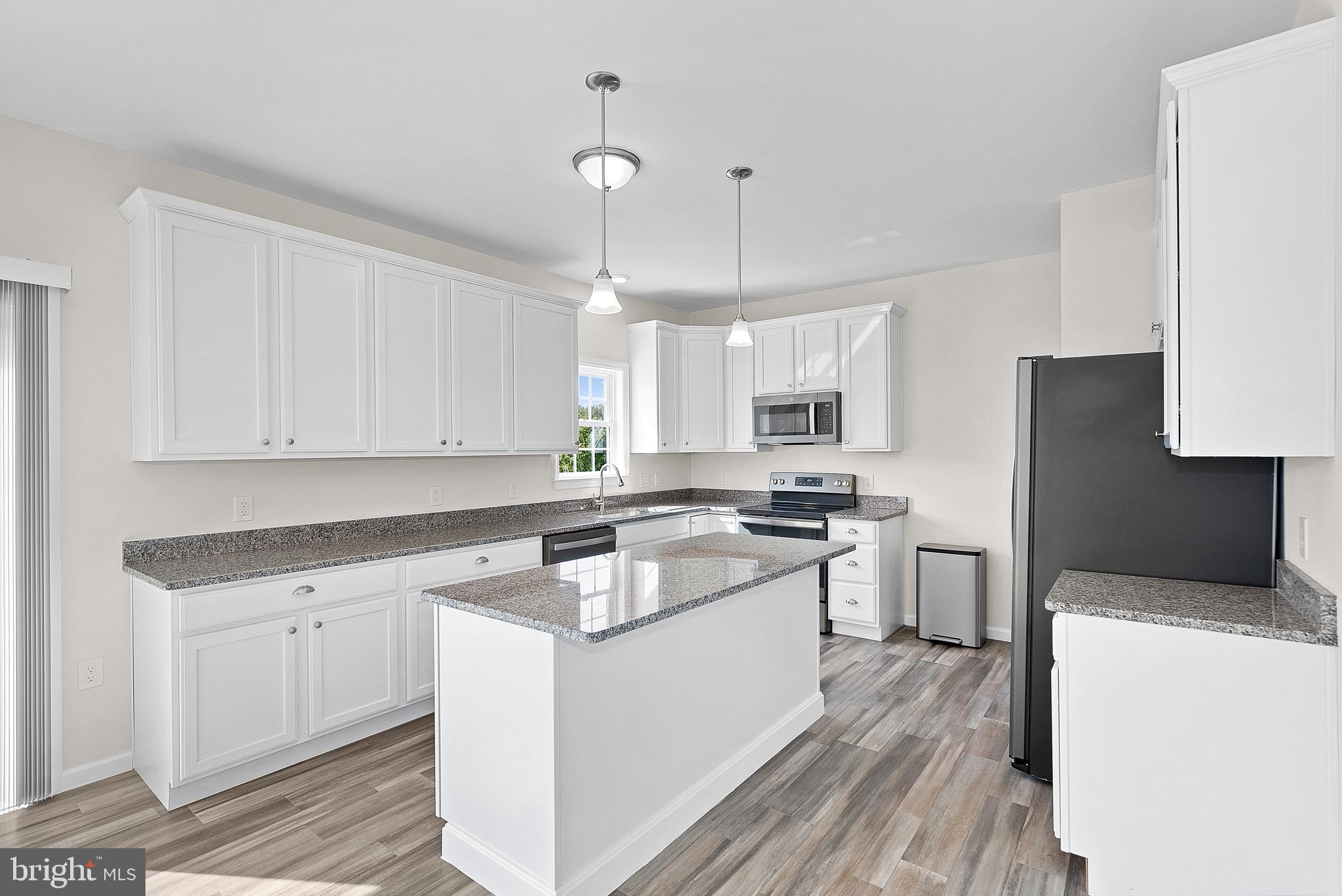 HOLIDAY PLANTATION - Residential Lease