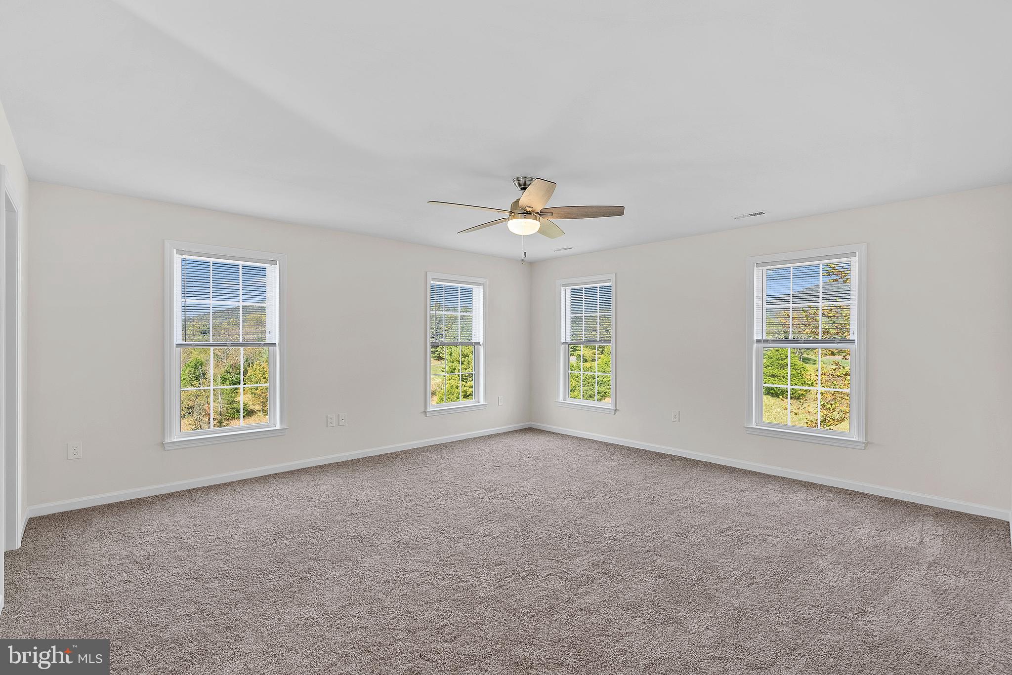 HOLIDAY PLANTATION - Residential Lease