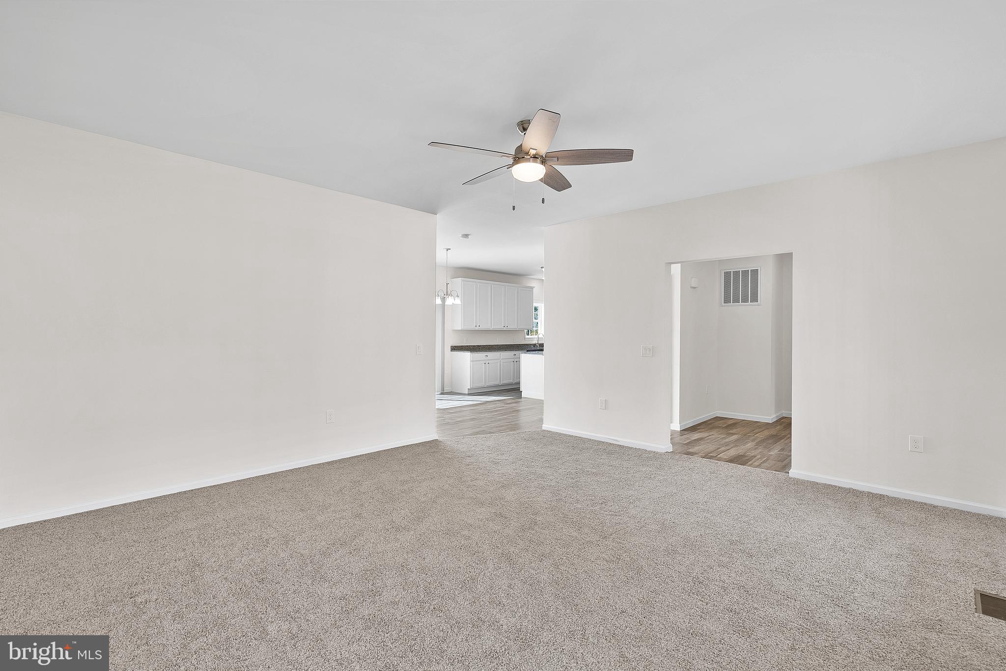 HOLIDAY PLANTATION - Residential Lease