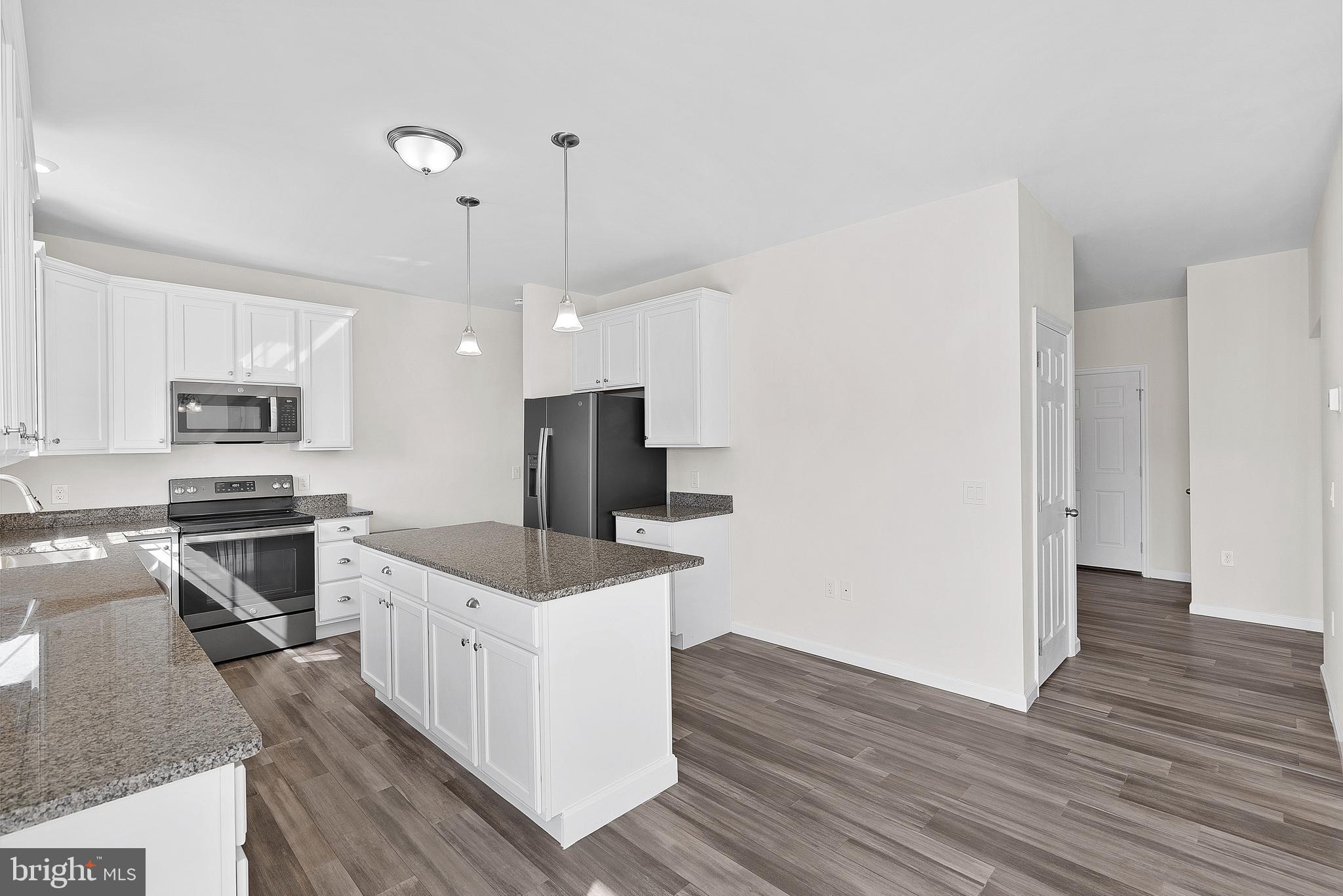 HOLIDAY PLANTATION - Residential Lease