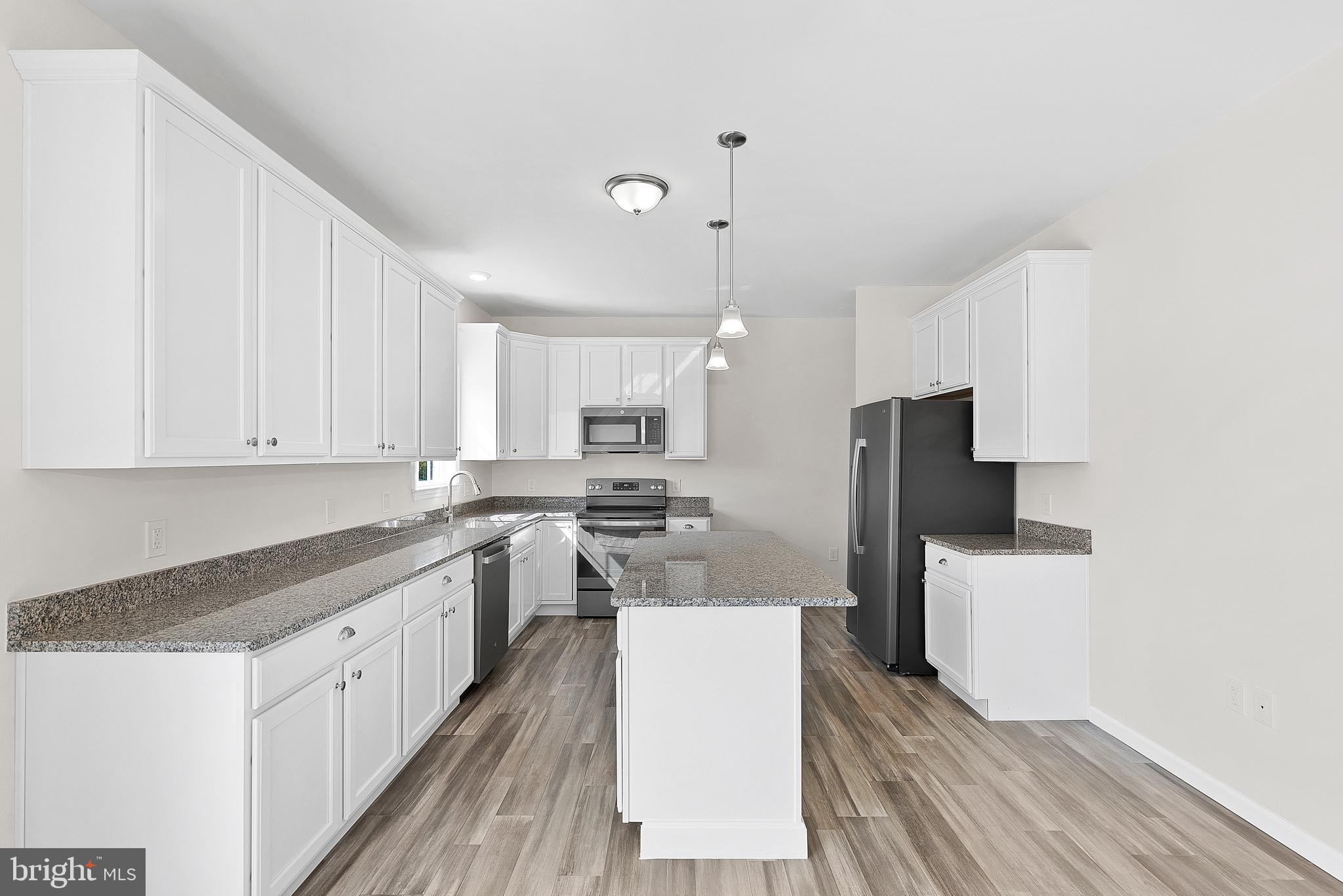 HOLIDAY PLANTATION - Residential Lease