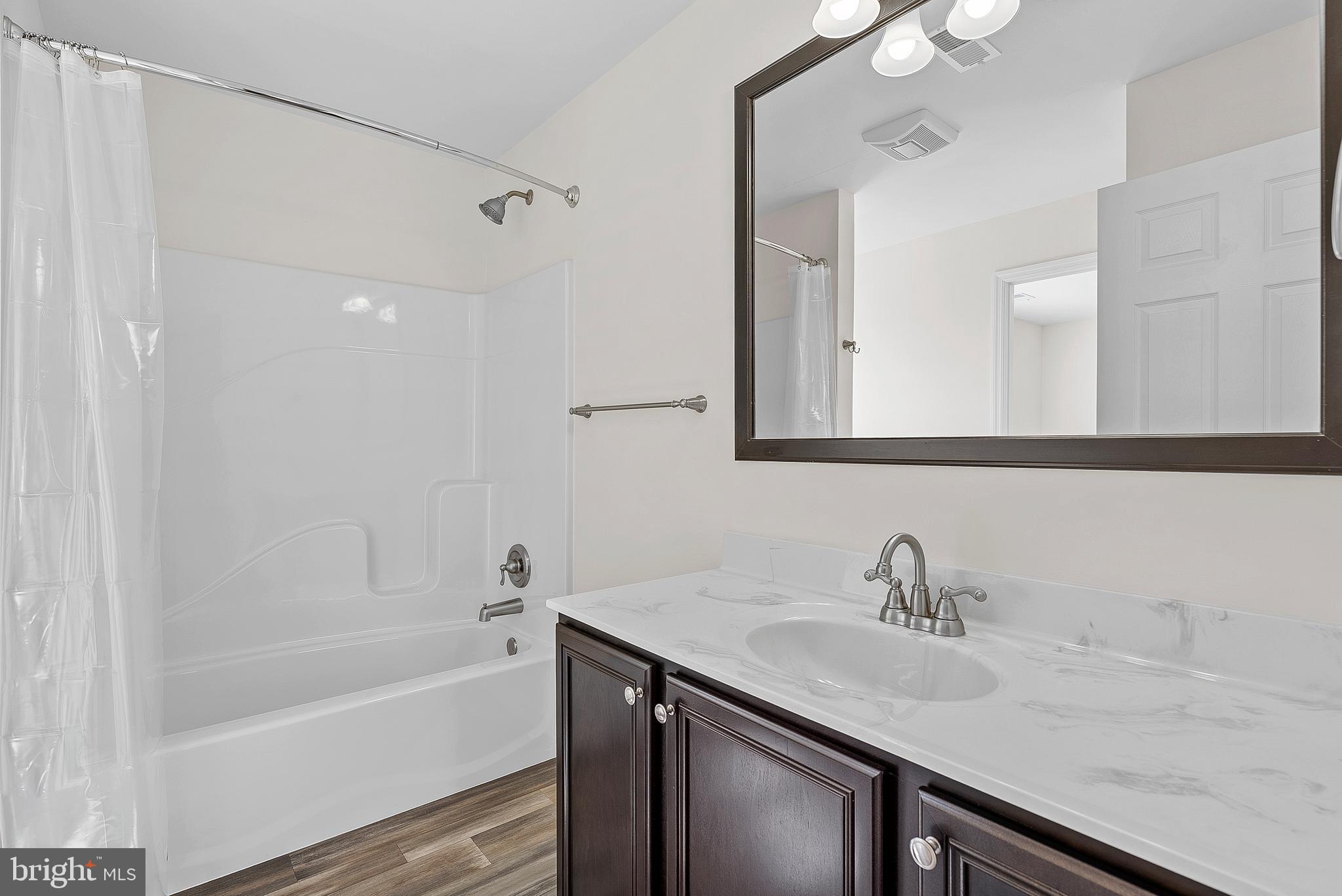 HOLIDAY PLANTATION - Residential Lease