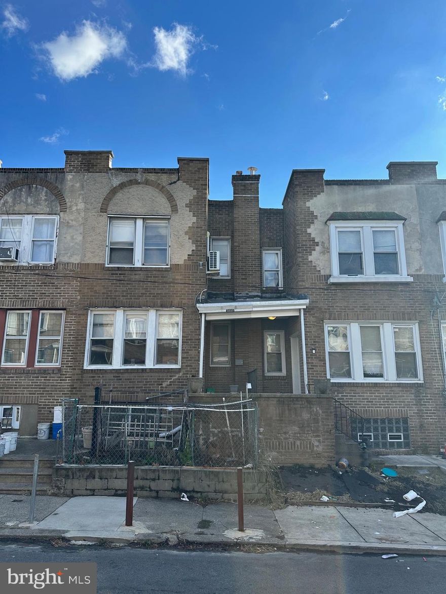 Attention!!  Come to see this well maintained and spacious 3 bedroom row home in Upper Olney...seller is aggressive, will entertain all offers you bring in. Call your agent today!