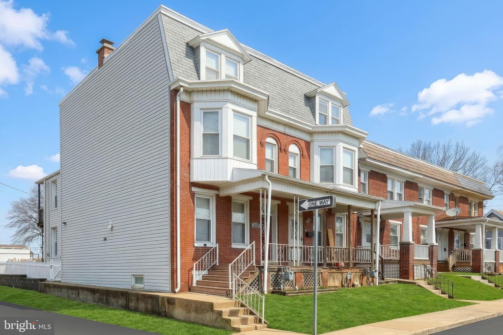 Photo of 213 Parkway Boulevard, YORK, PA 17404 (MLS # PAYK2098332)