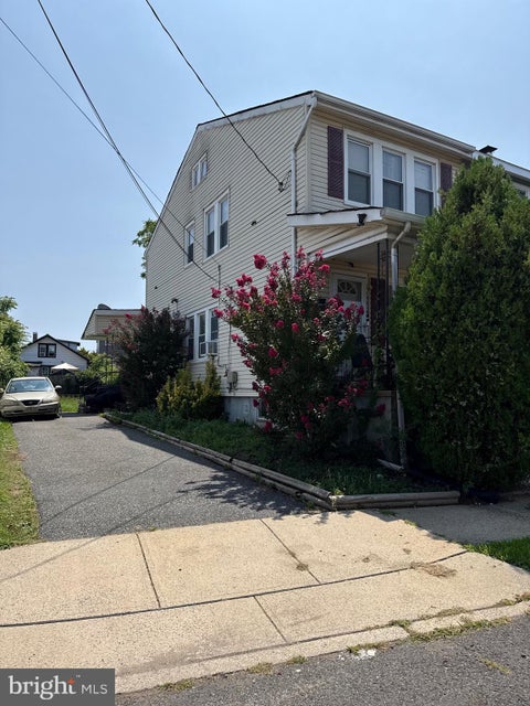 Townhouse For Sale - 1563 Elizabeth Avenue<br/> HAMILTON, NJ 08629
