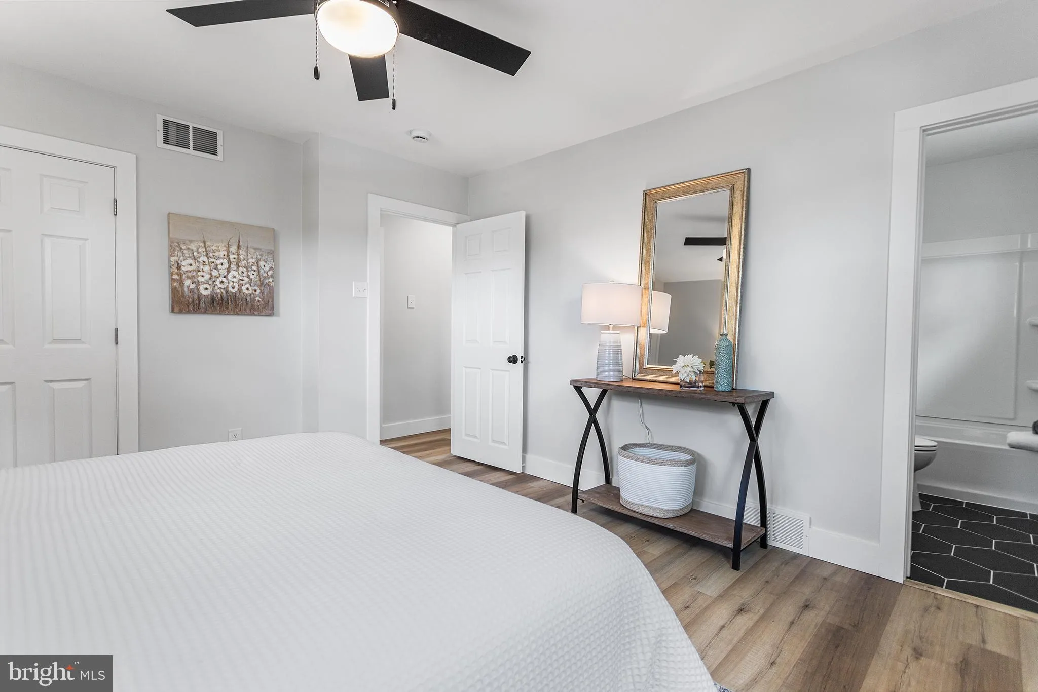 Broomall, Pennsylvania 19008, United States, 3 Bedrooms Bedrooms, ,3 BathroomsBathrooms,Residential,Pending,129790