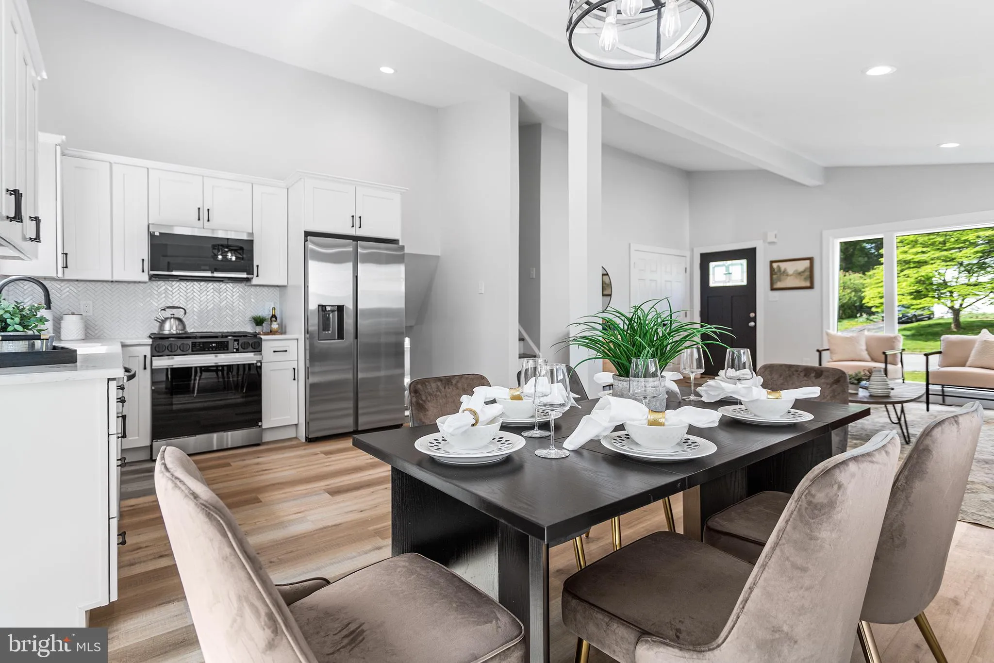 Broomall, Pennsylvania 19008, United States, 3 Bedrooms Bedrooms, ,3 BathroomsBathrooms,Residential,Pending,129790