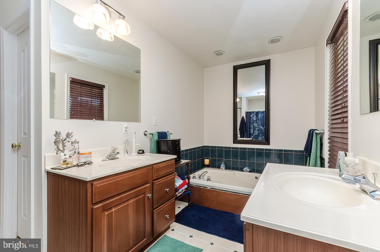 CORNERS AT ARDEN - Residential