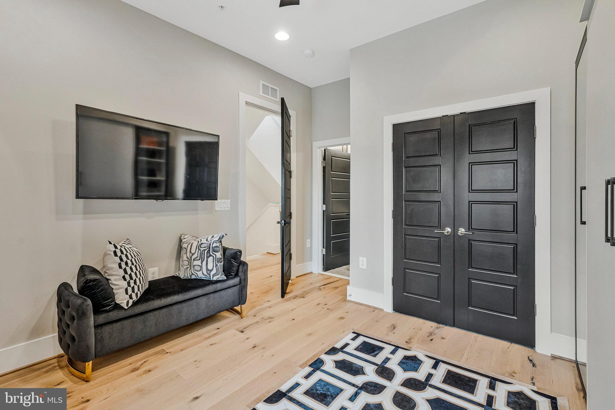 ONE LOUDOUN - Residential