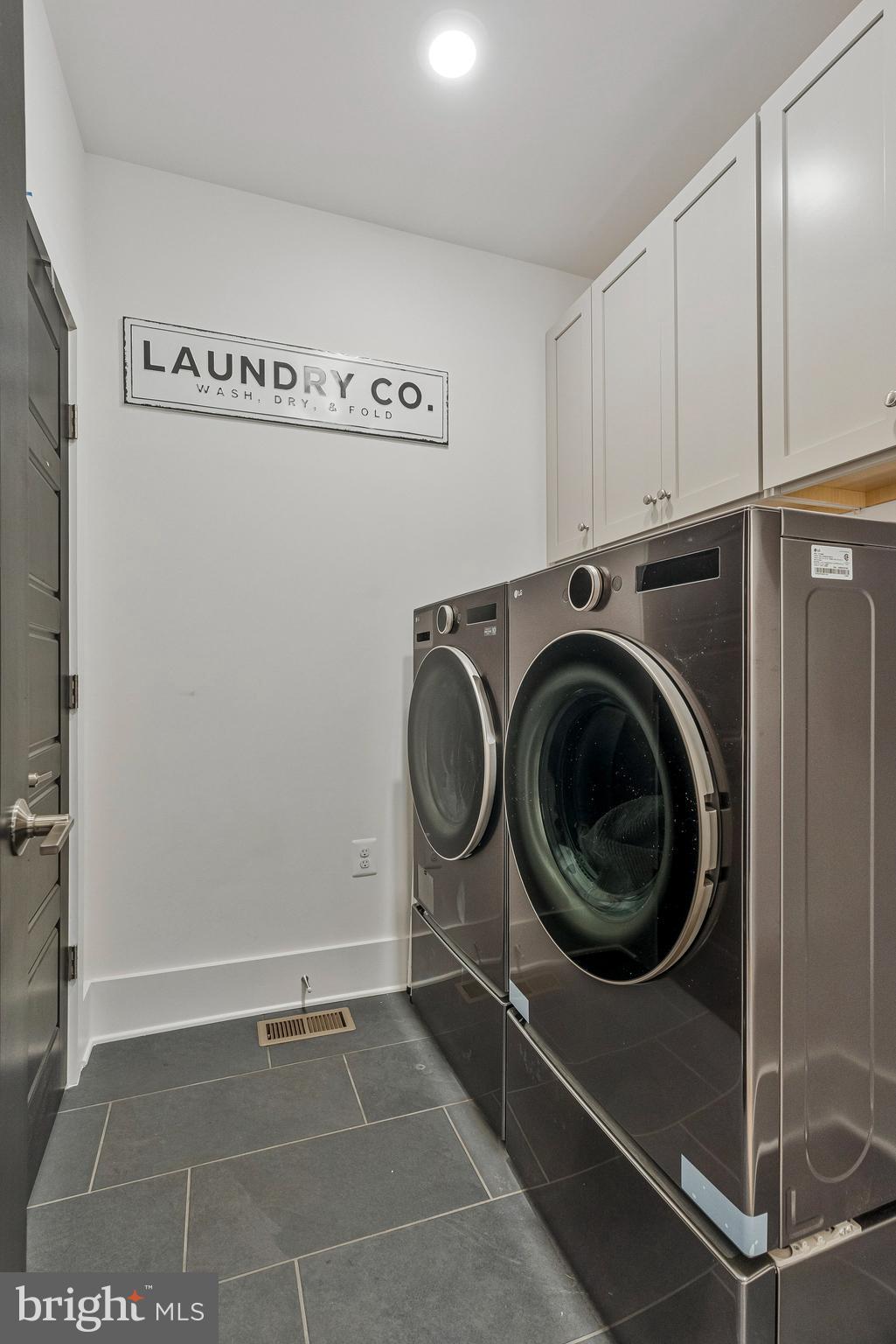 ONE LOUDOUN - Residential