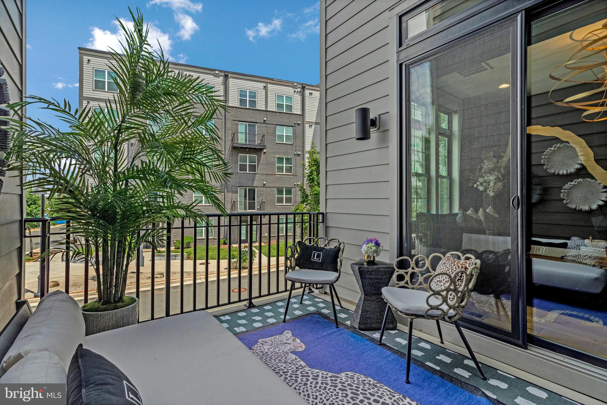 ONE LOUDOUN - Residential